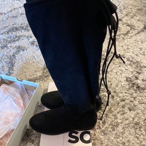 Knee high black boots 7.5